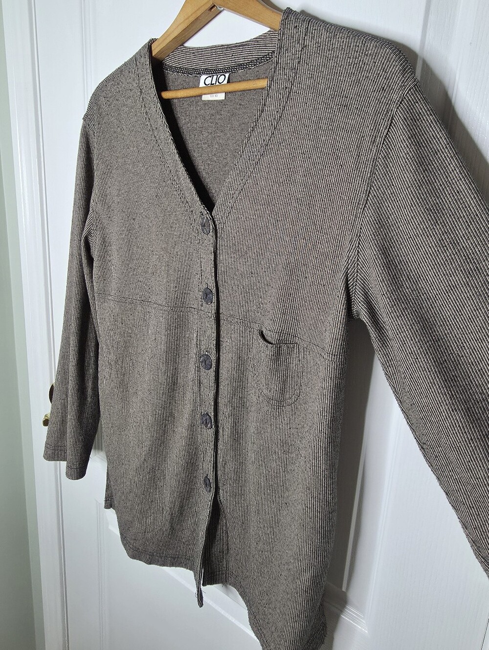 Clio Ribbed V-Neck Button Front Top/cardigan in Taupe Stripe SZ M